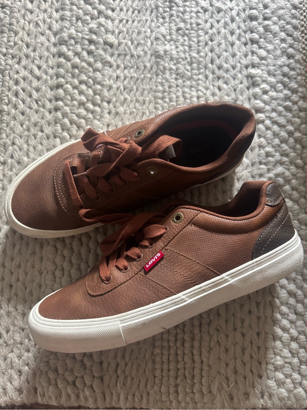 Levi's Men's Brown Lace-Up Low-Top Sneakers with White Sole